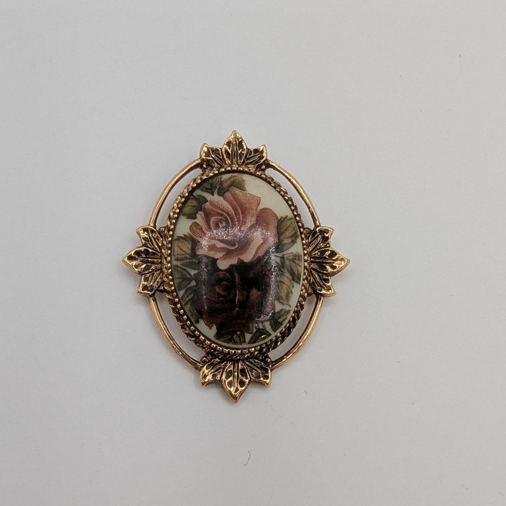 Vintage Coventry Gold‎ Tone Rose Floral Oval Pendant Signed Ornate Frame